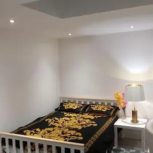 Apartment Luxurious & Stylish Flat, Access To Public Transport & Shops, Thamesmead (Greater London)